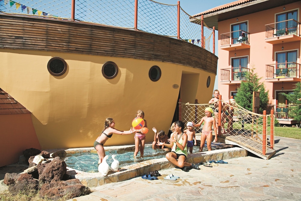 Club Grand Aqua 62/64
