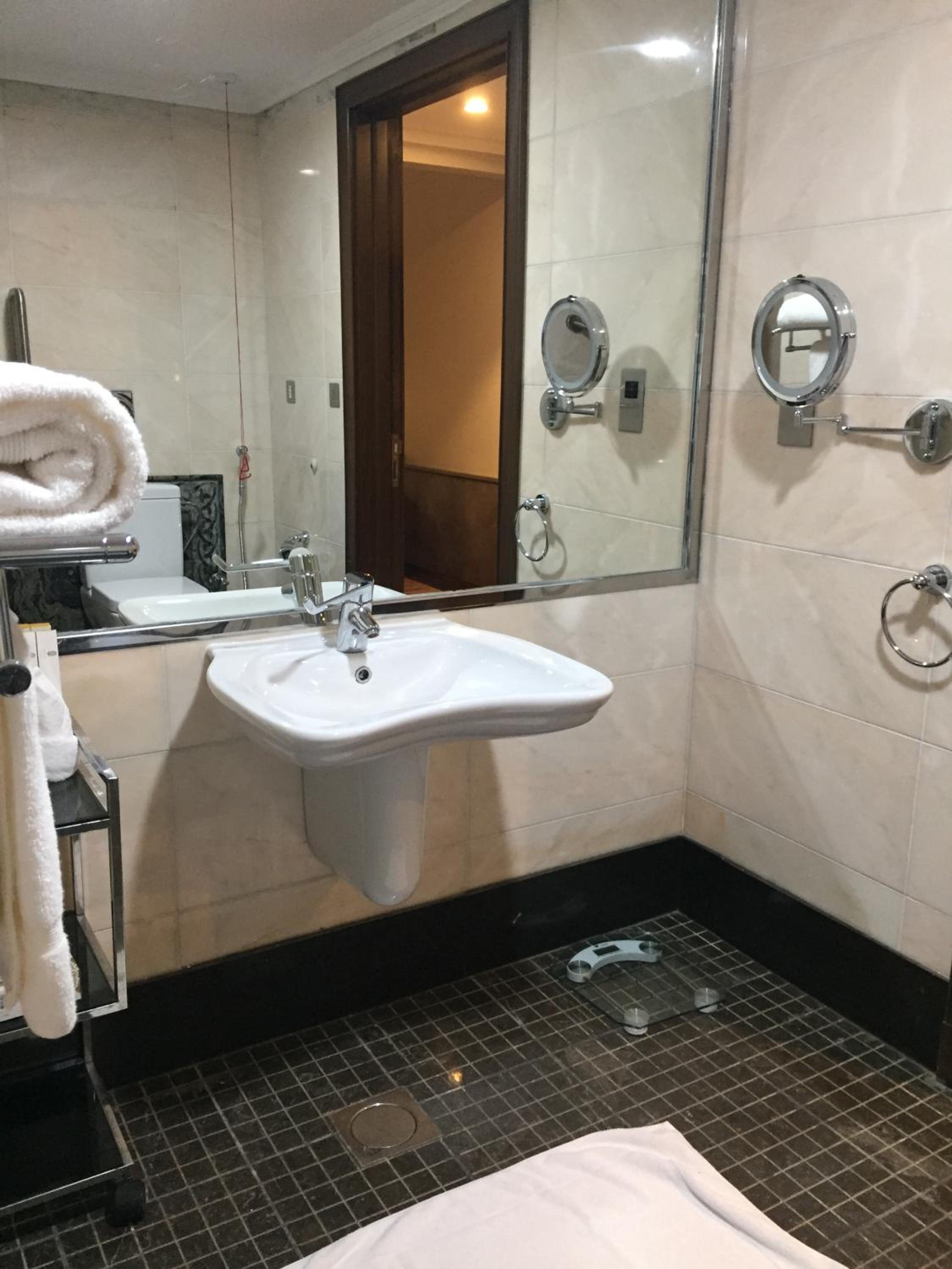 غرفة بسريرين منفصلين لذوي الإعاقة، فندق مادن(Maden Hotel) 6/6