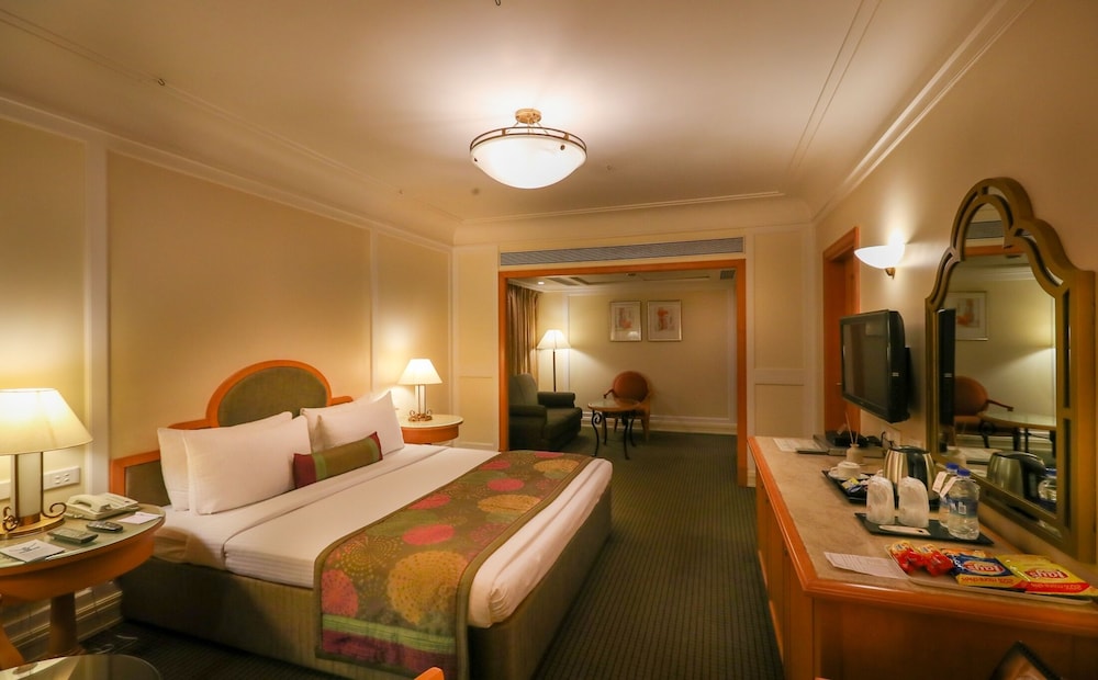 The Imperial Palace Hotel 16/70