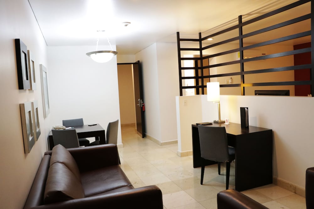 Hotel & Suites PF 25/43