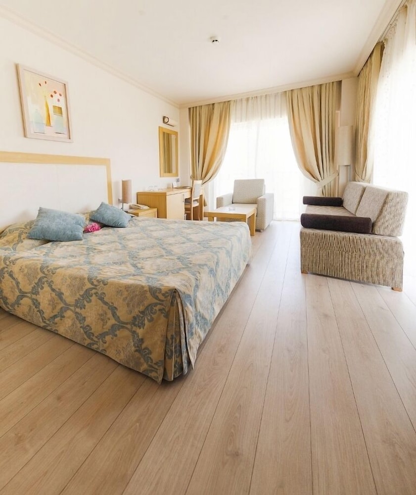 L'Oceanica Beach Resort Hotel 12/50