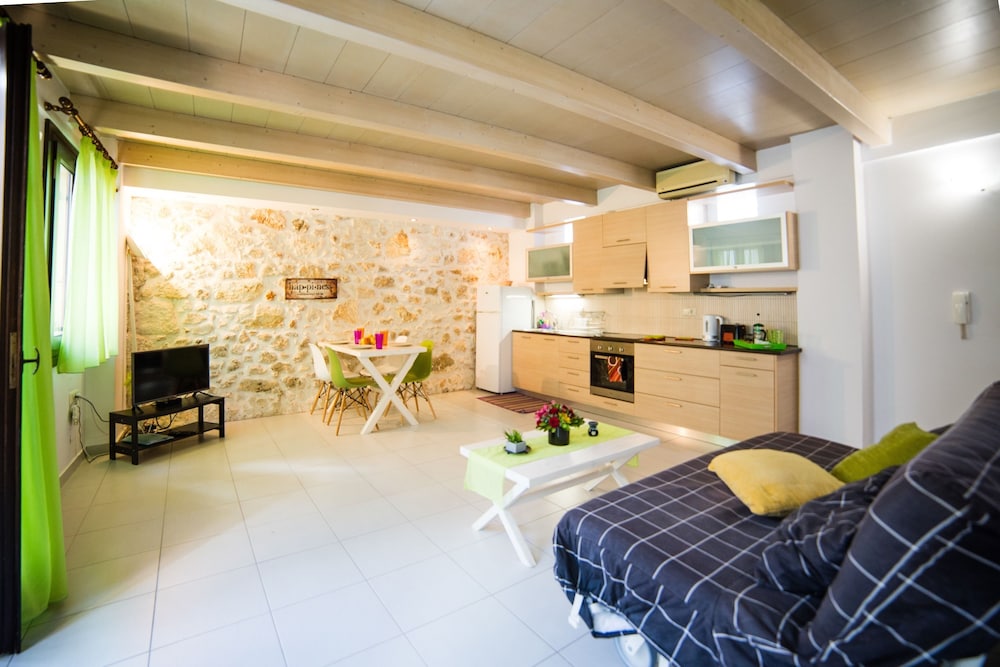 Ac Homes Christos 3/37