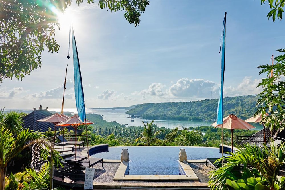 Sunrise Hut's Lembongan 45/54