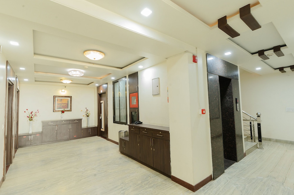 Fabhotel Signature Inn 15/50