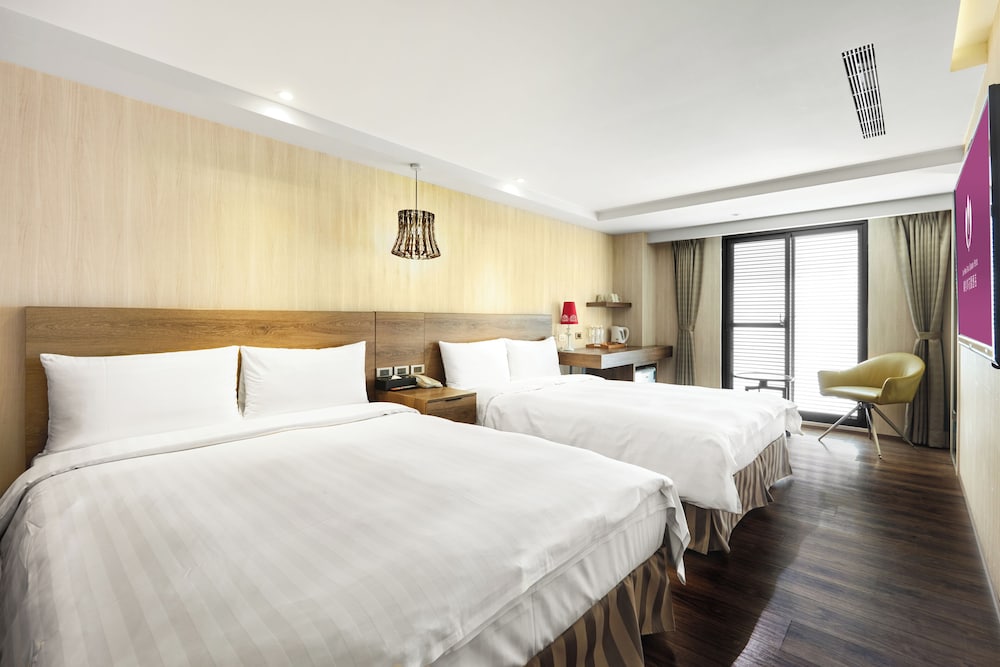 Lan Kwai Fong Garden Hotel 36/66