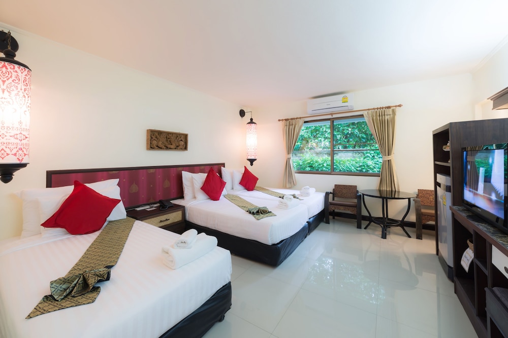 Nak Nakara Hotel 27/74