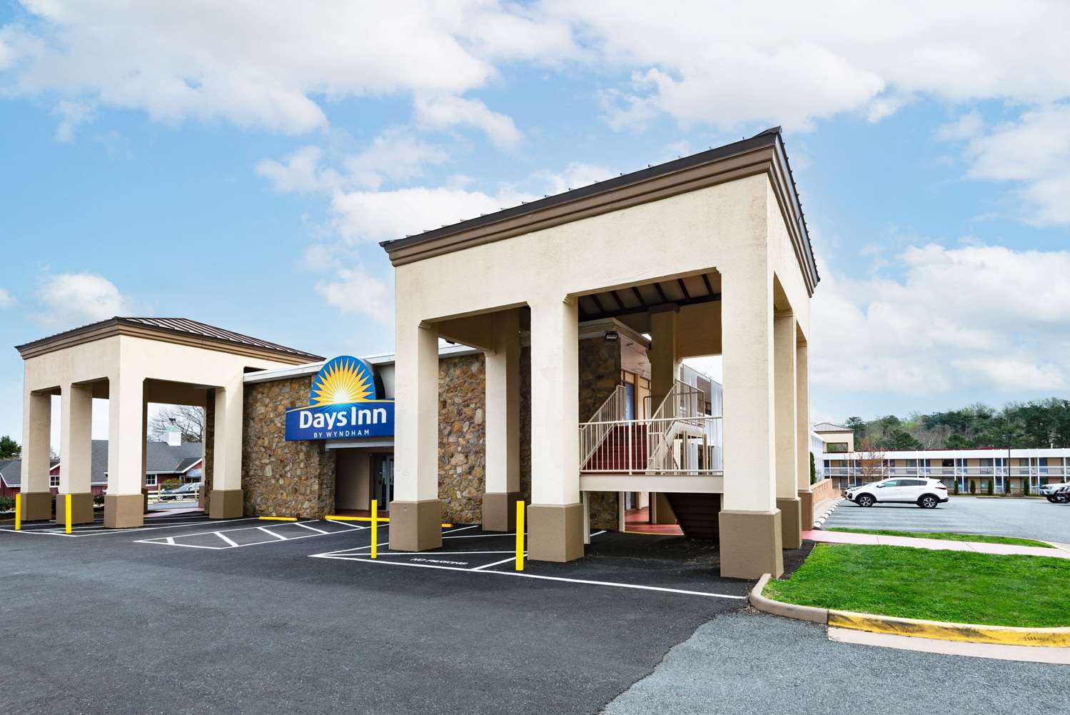 Days Inn By Wyndham Charlottesville/University Area 40/43
