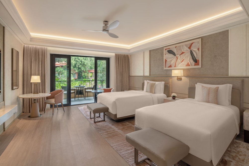 Grand, Twin Beds, Lagoon View