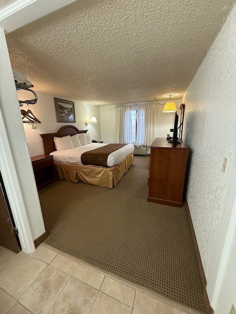 Richland Inn Suites 24/37