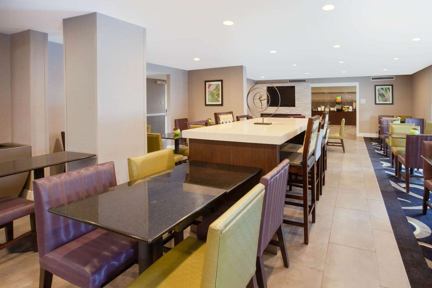 La Quinta Inn & Suites by Wyndham Detroit Utica 40/49