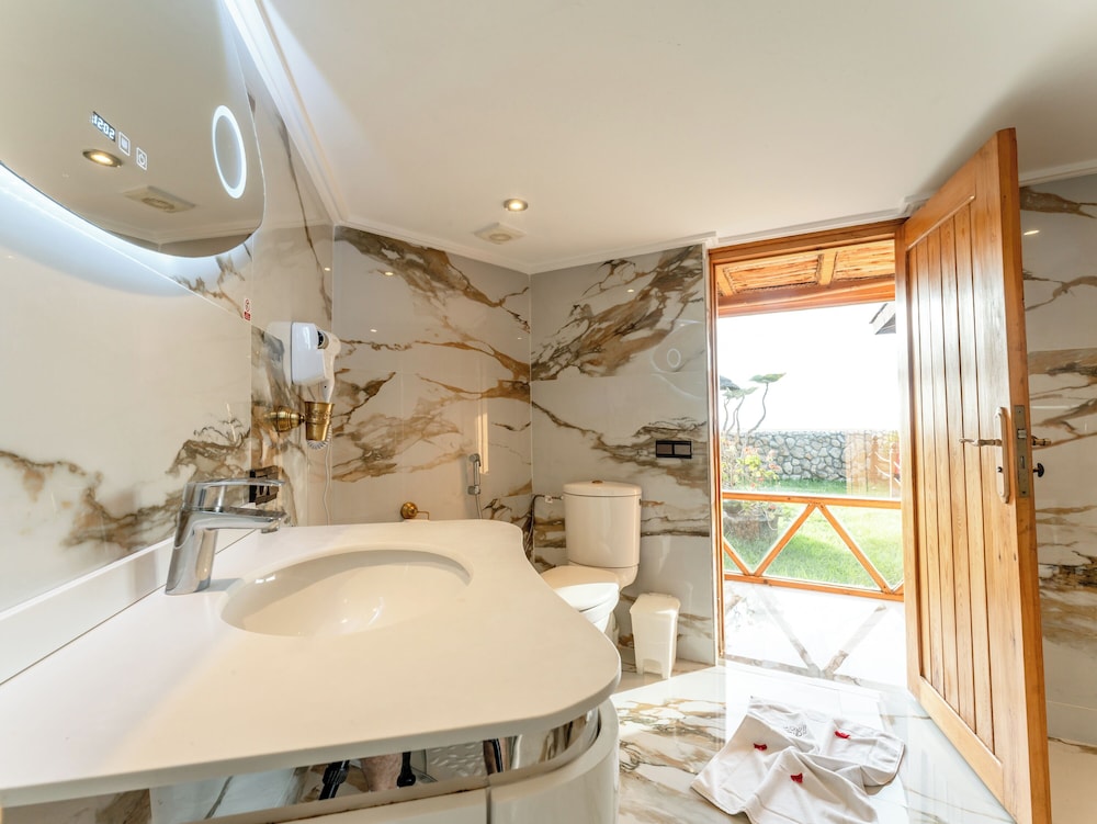 Chateau Eden el Rouh And Spa 63/64