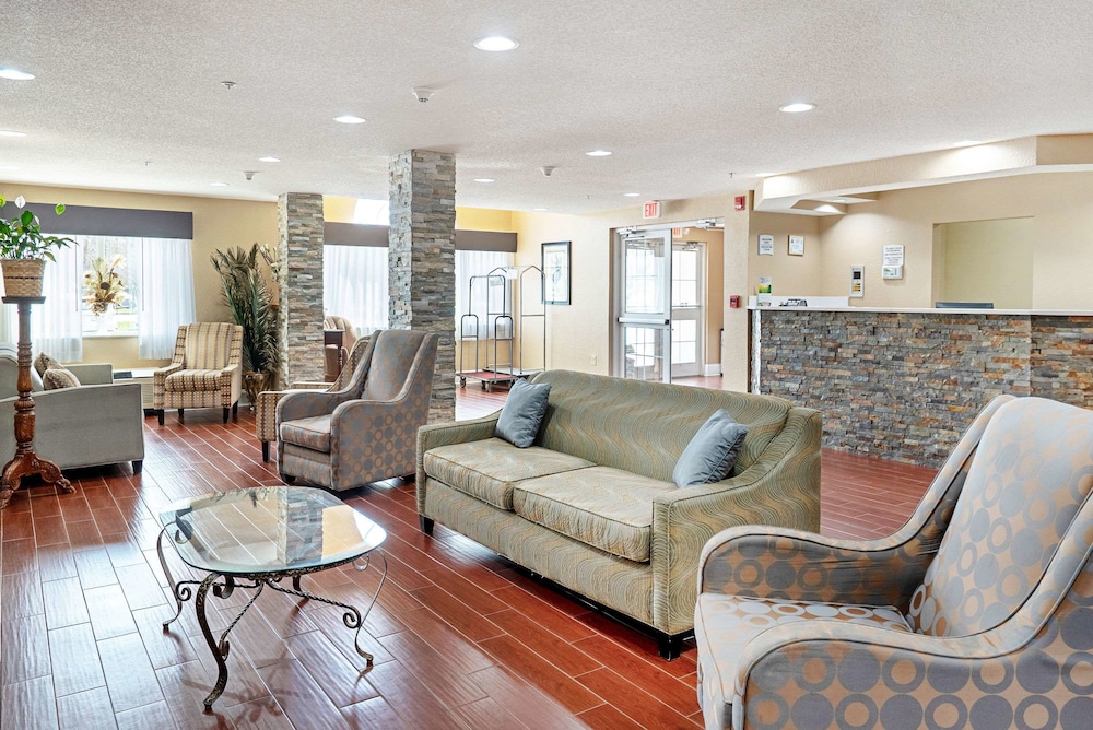 Quality Inn & Suites Robbinsville NC 21/37