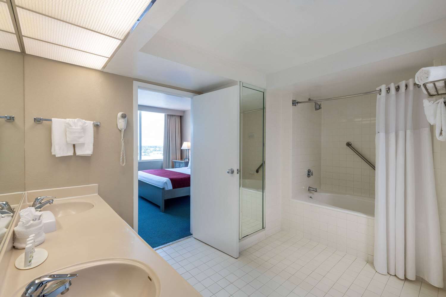 Ramada by Wyndham Kissimmee Gateway 33/34