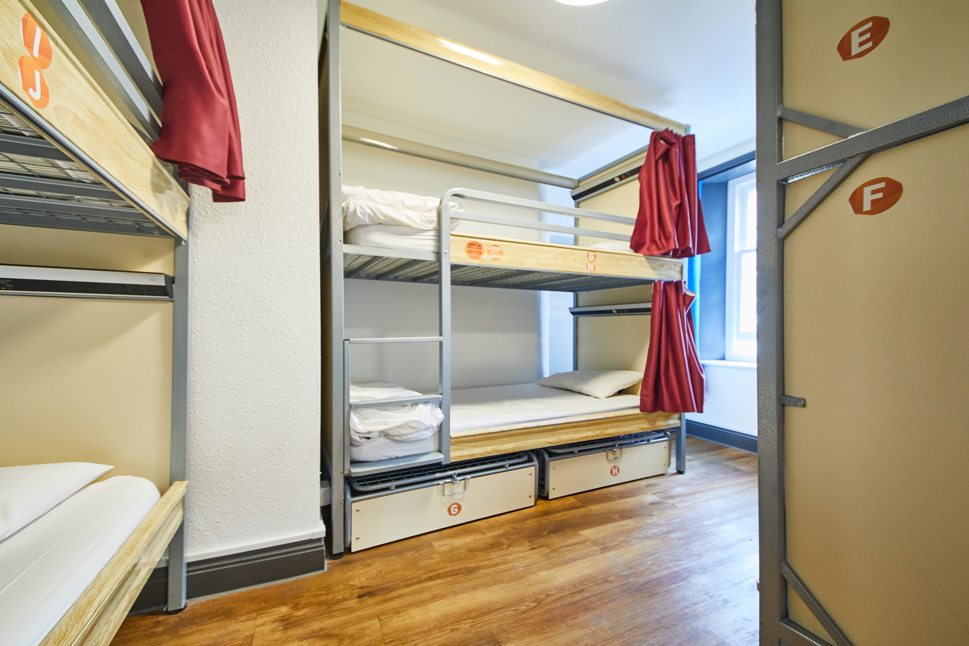 Female Dorm, 10 Beds, External Bathroom