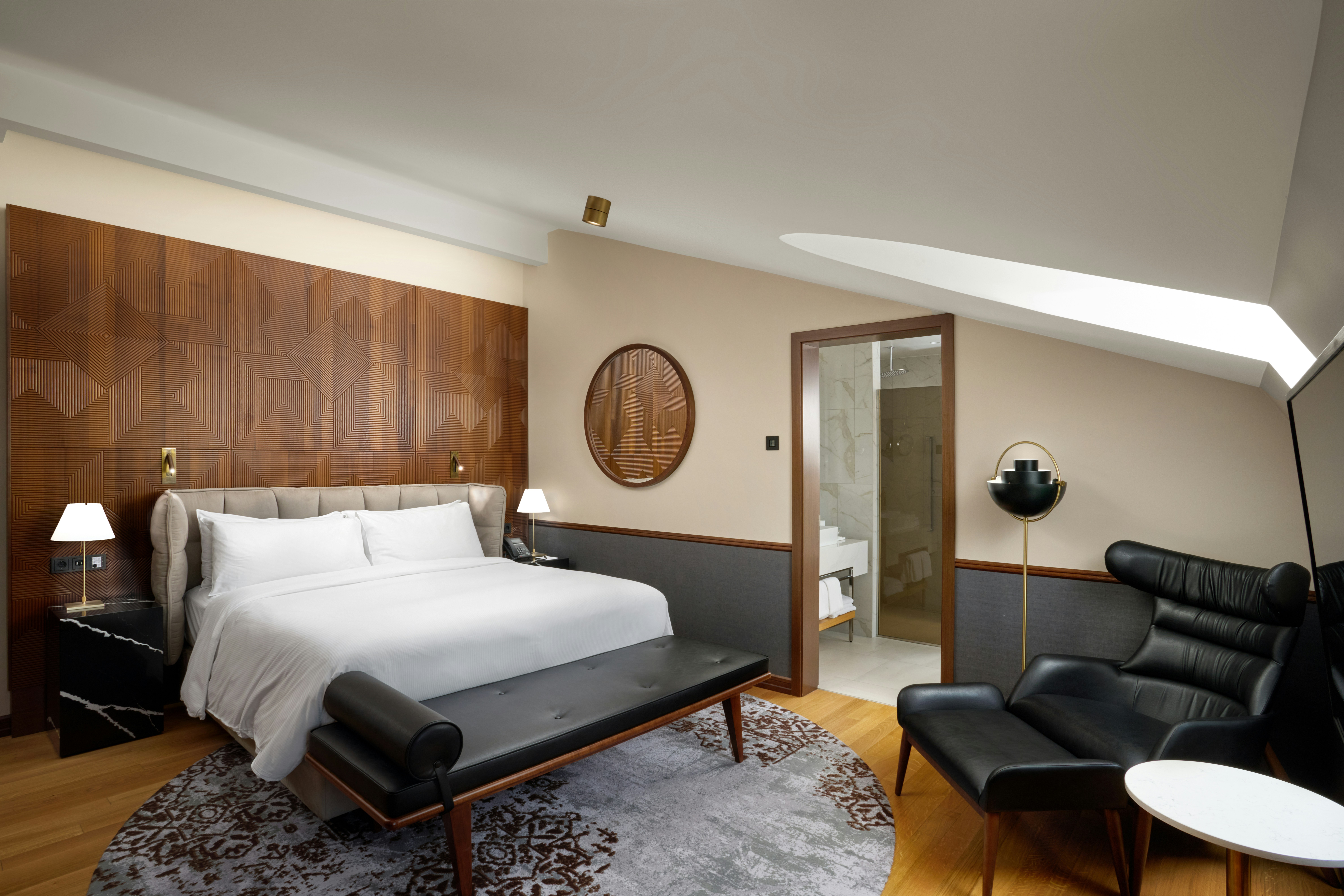 JUNIOR SUITE, KING BED