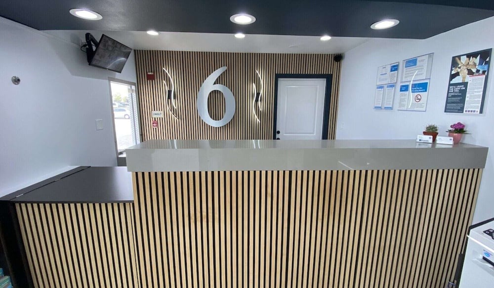 Motel6 Costa Mesa, CA 15/55