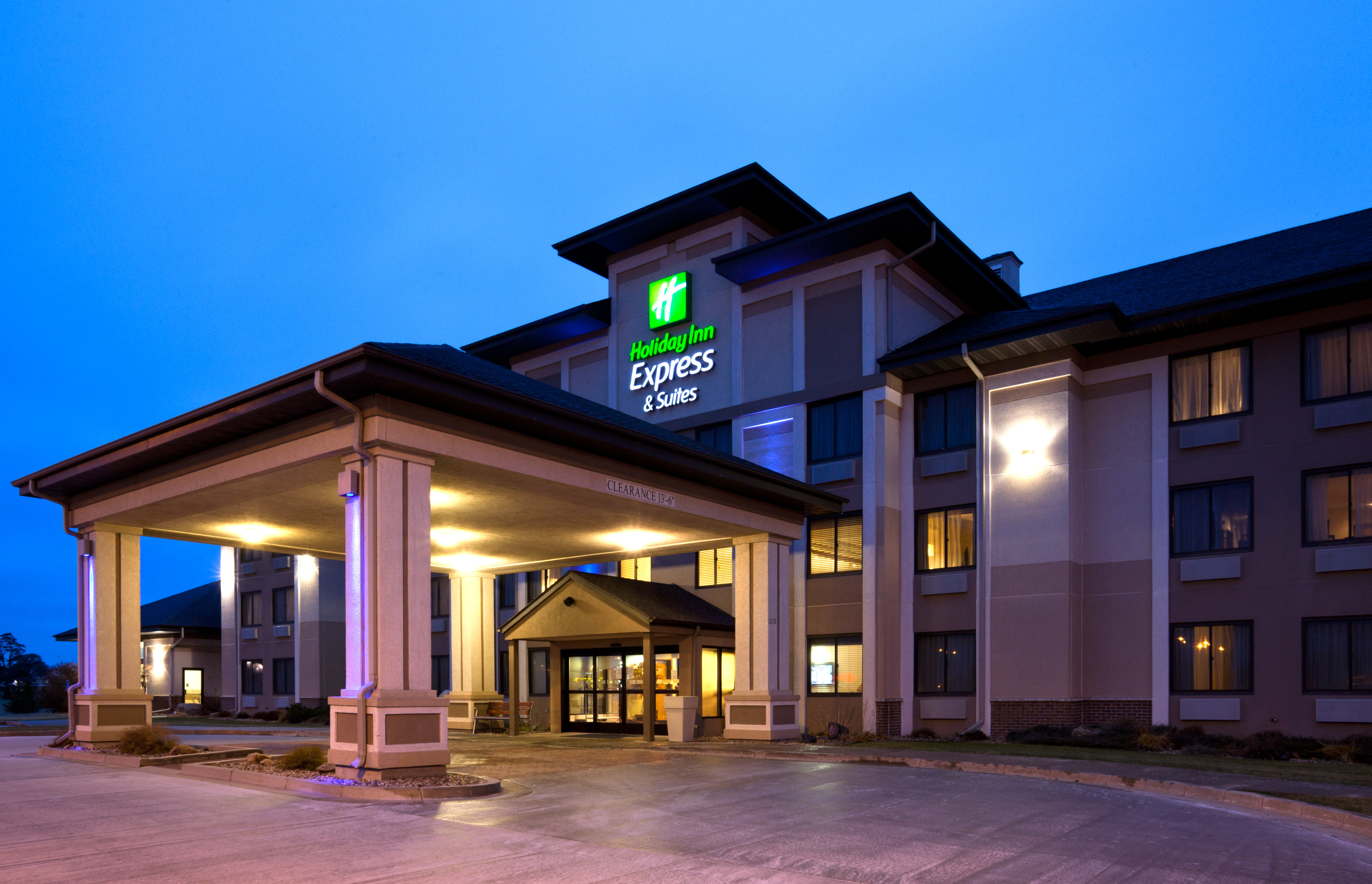 Holiday Inn Express Hotel And Suites Worthington 4/29