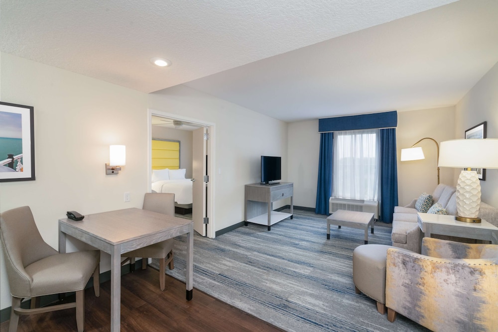 Hampton Inn & Suites Amelia Island-Historic Harbor Front 34/44