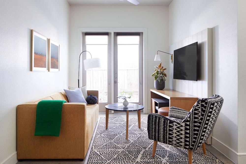 Sentral East Austin 1614 33/56
