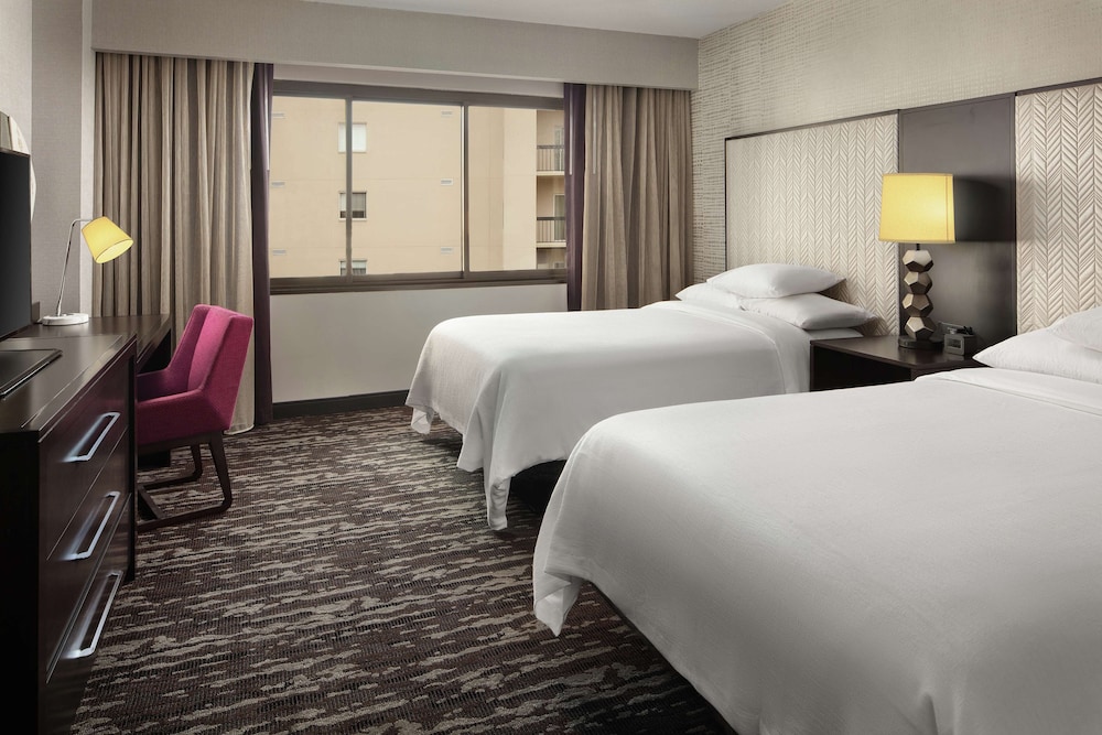 جناح بسريرين مزدوجين بغرفة نوم واحدة لذوي الإعاقة، Embassy Suites By Hilton Crystal City National Airport 2/5