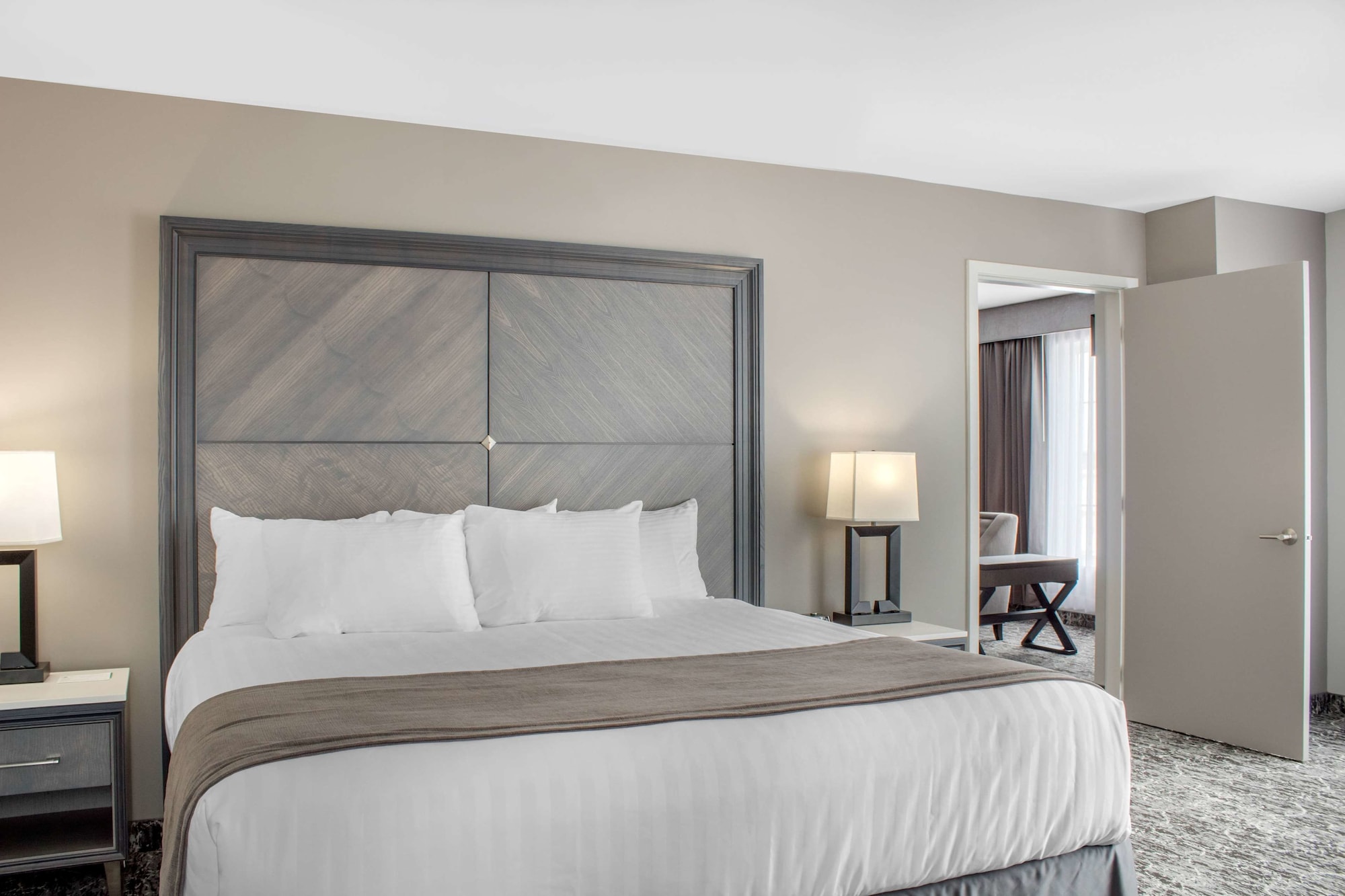 1 Bedroom, Tower, Suite, King Bed, Street View
