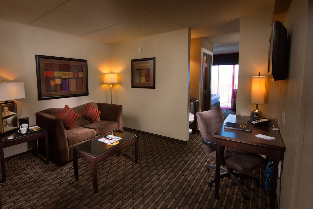 CROWNE PLAZA MILWAUKEE AIRPORT 29/81