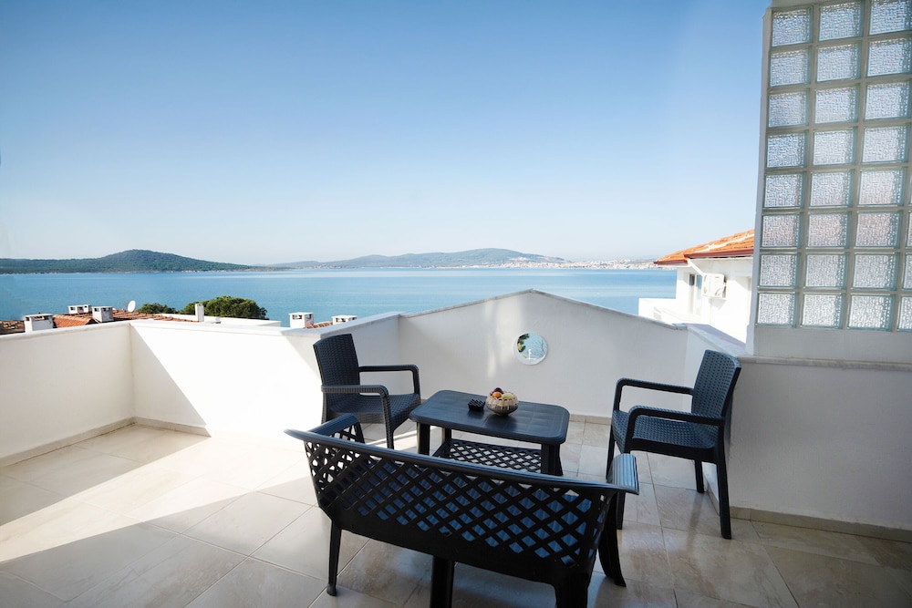 Camlik 87 Hotel Ayvalik 56/63