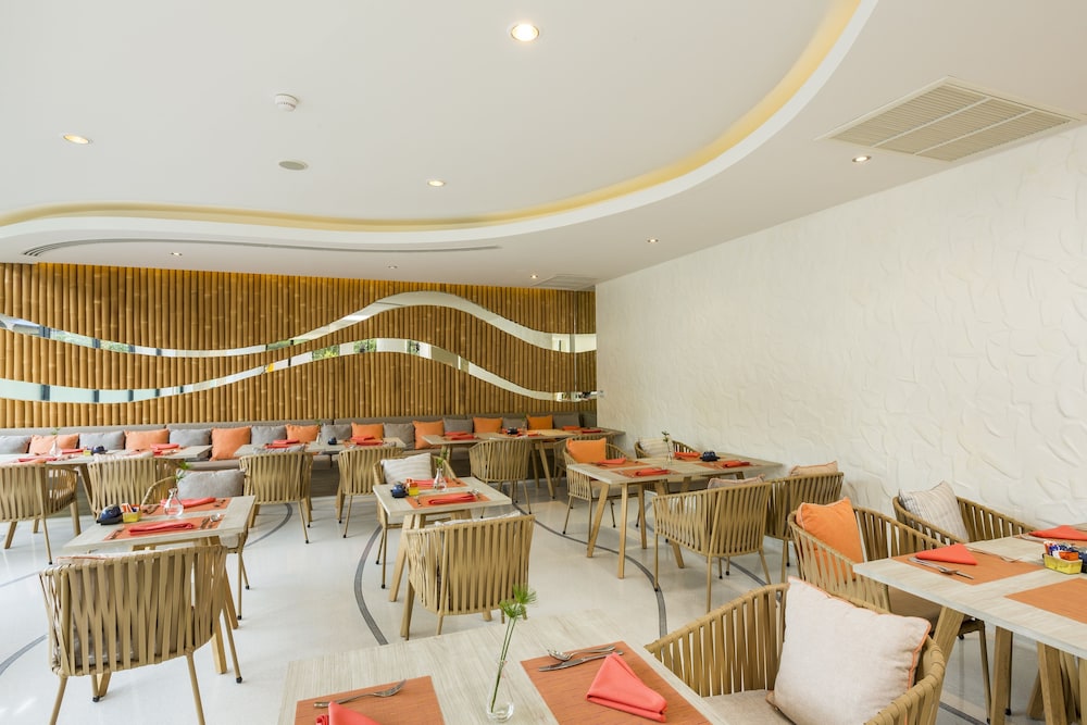 Bandara Beach Resort, Phuket 54/74