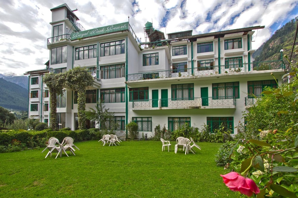 ROYAL PARK RESORT. 7/47