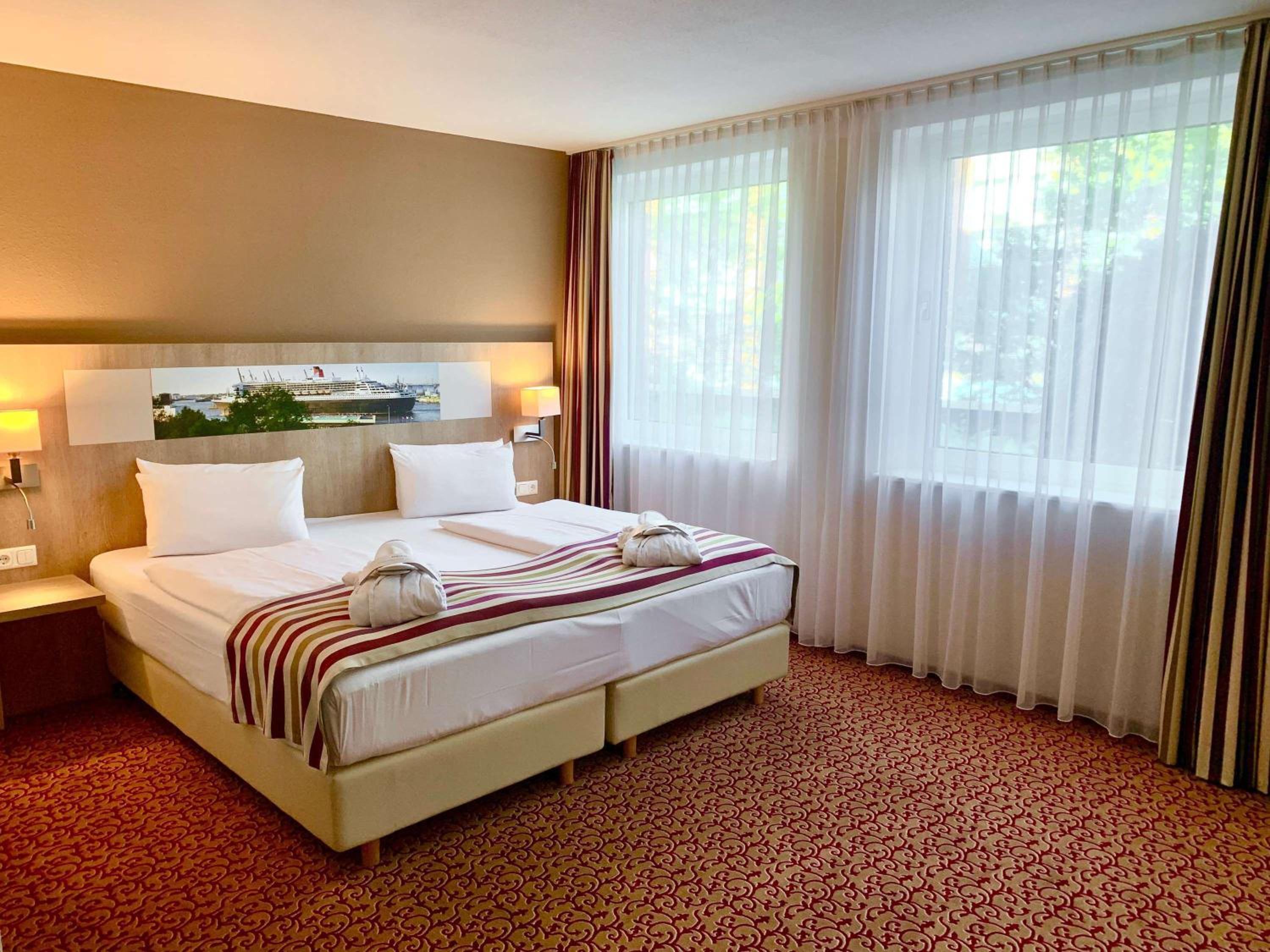 PRIVILEGE, DOUBLE BED, STREET VIEW