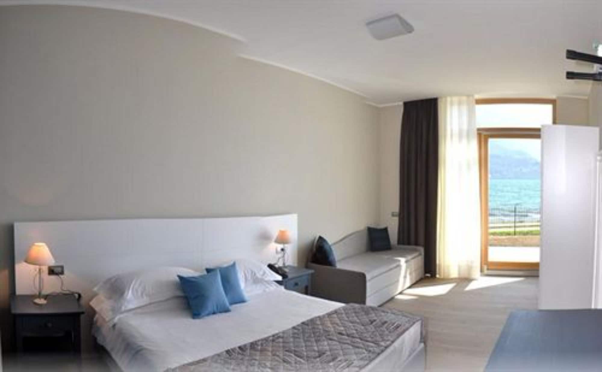 Superior, Double Bed, Lake Front