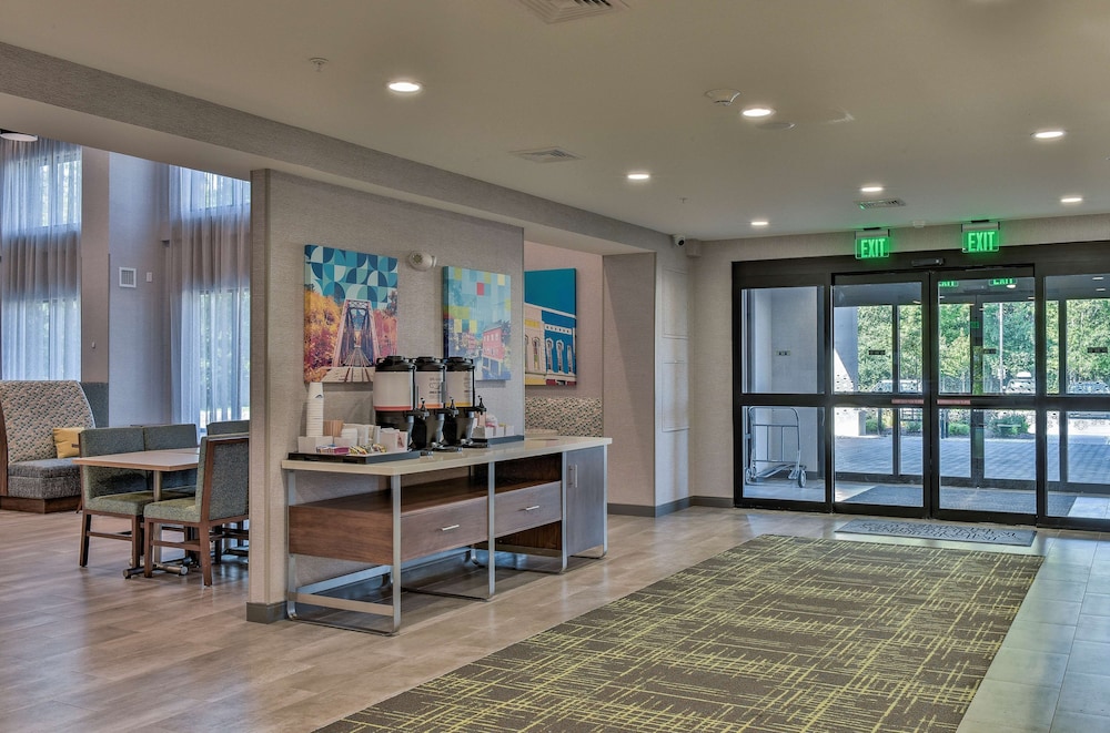 Hampton Inn and Suites Keene 13/47