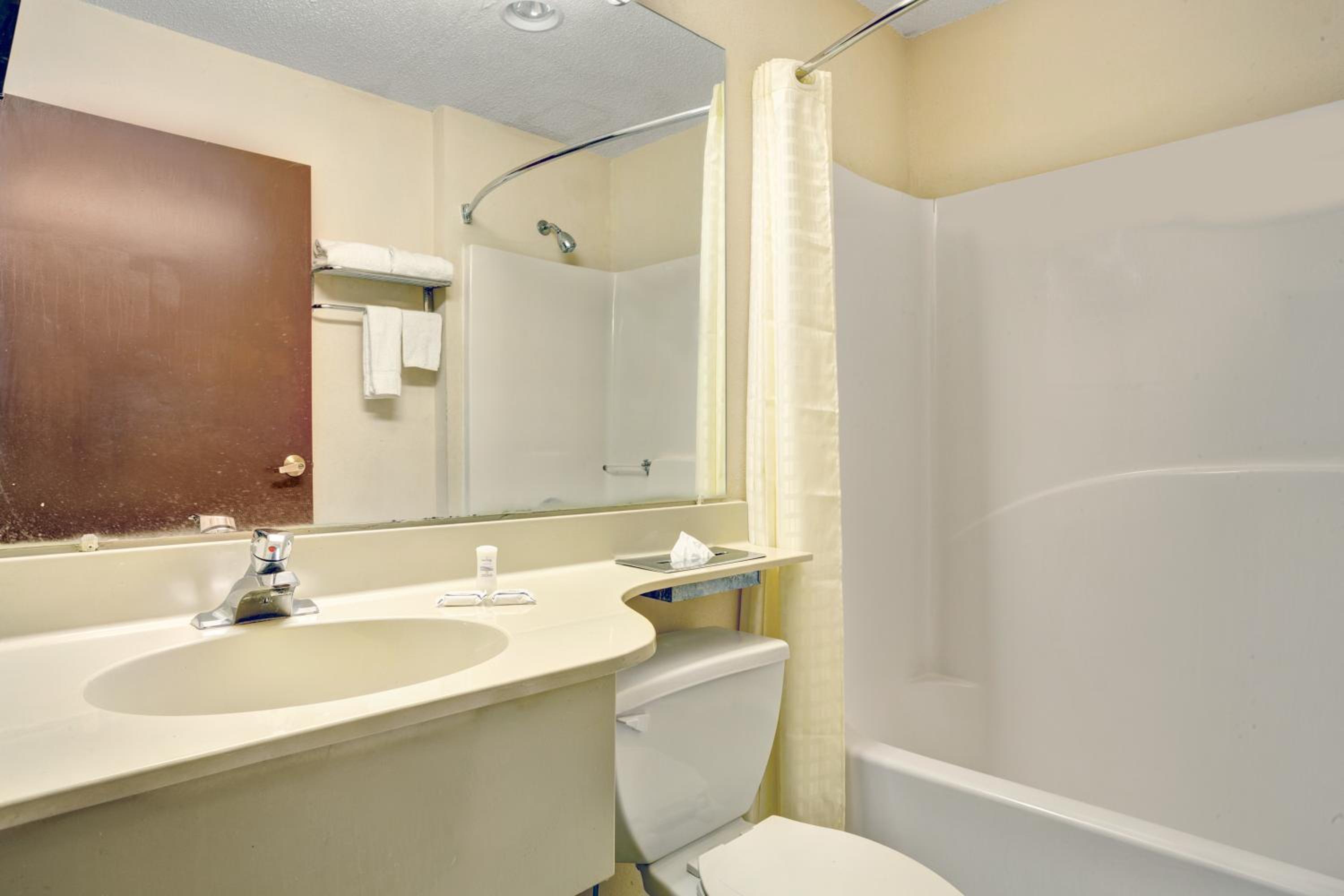 جناح ديلوكس بسرير كوين، Microtel Inn &amp; Suites by Wyndham Union City/Atlanta Airport 3/4