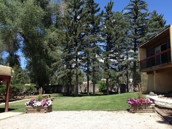 El Pueblo Lodge 64/71
