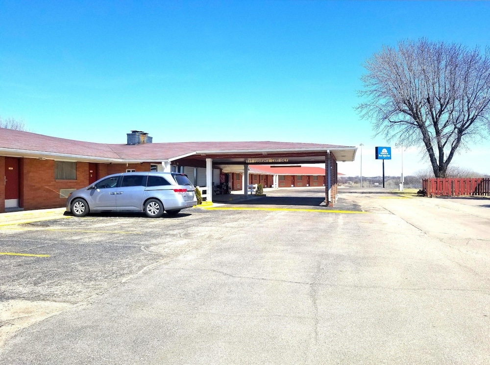 Americas Best Value Inn Belleville 4/34