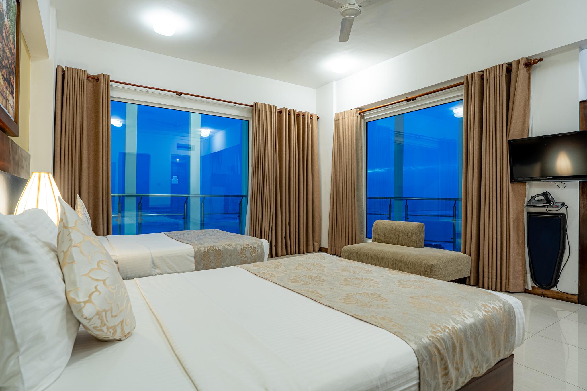 Super, Deluxe, Twin Beds