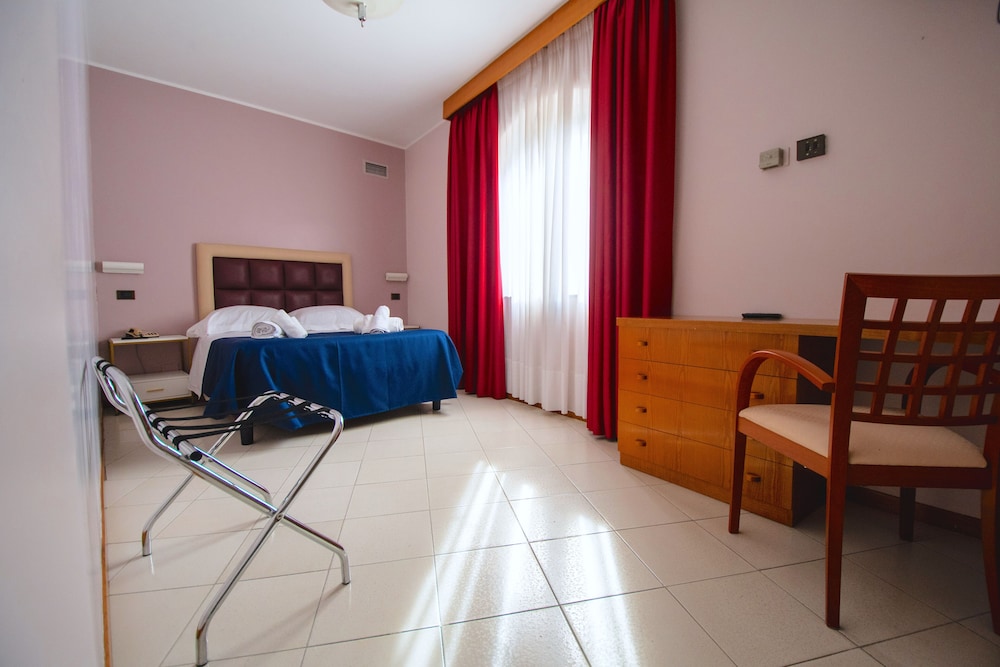 Bajamar Beach Hotel 10/49