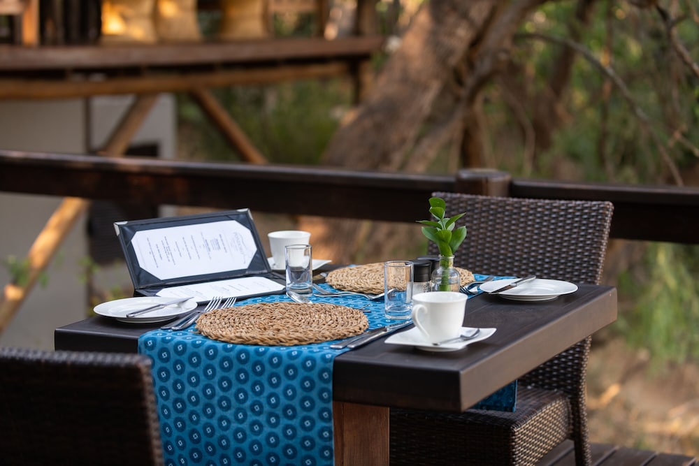 Pondoro Game Lodge 50/66