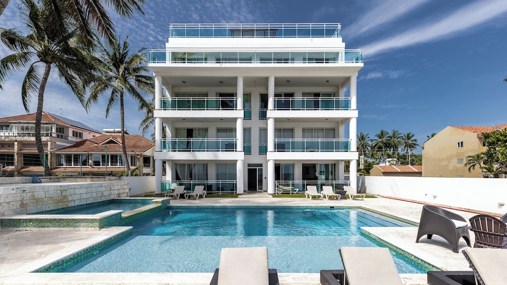 WATERMARK LUXURY OCEANFRONT ALL SUITE HOTEL 10/56