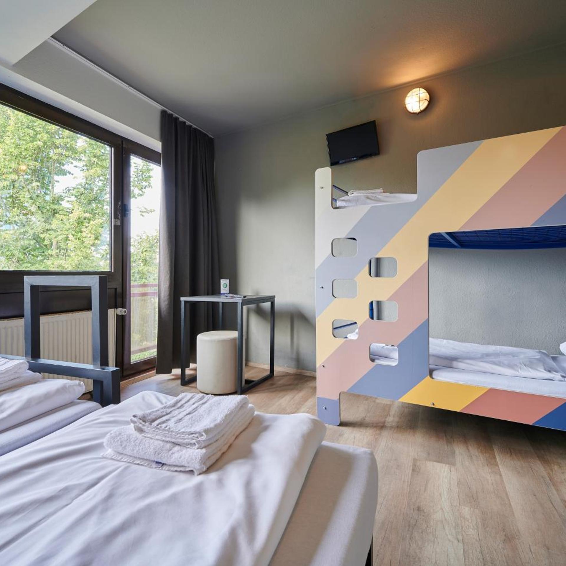 غرفة رباعية بسرير فردي، a&o Hamburg Reeperbahn 2/9
