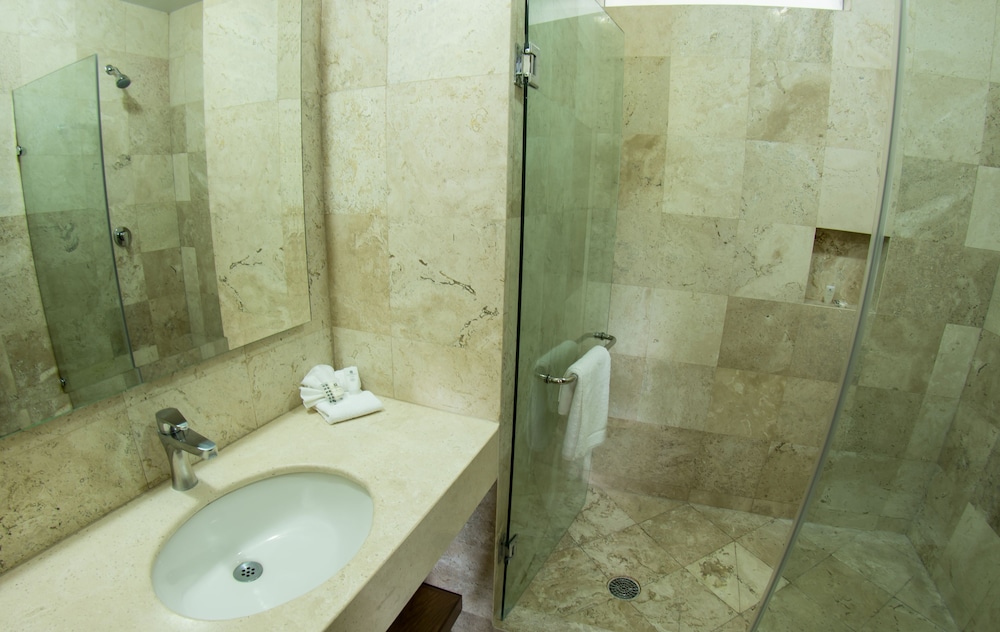 Hotel Estancia Business Class 50/50