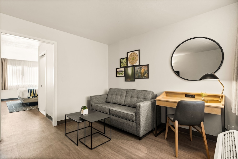 Oxford Suites Redding 42/64