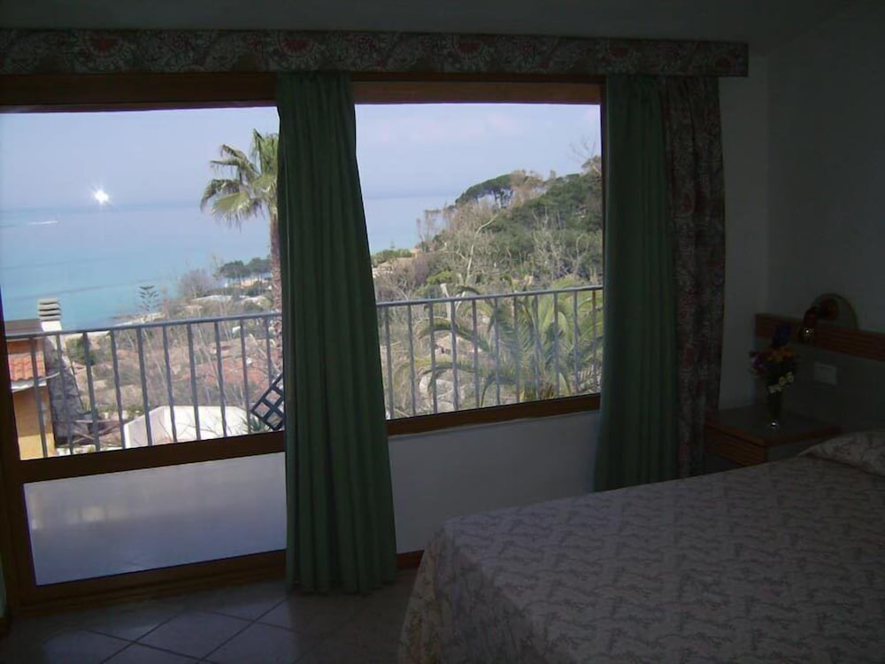 Cala Petrosa Resort. 30/55
