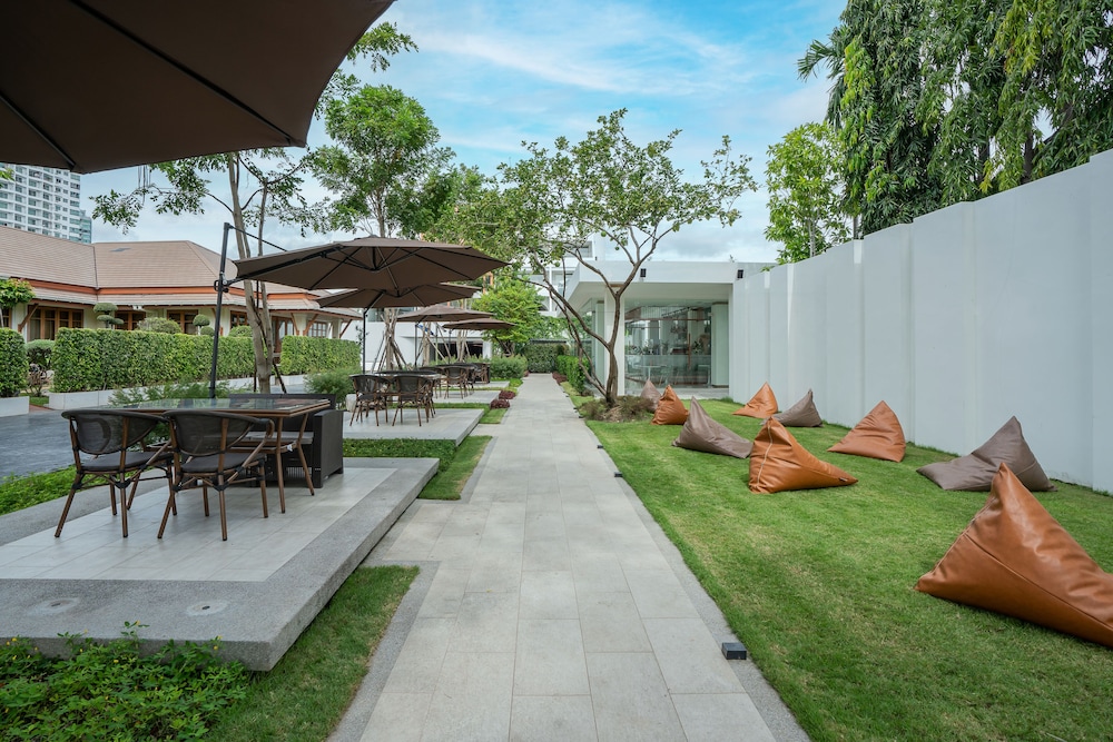 Away Bangkok Riverside Kene 46/50