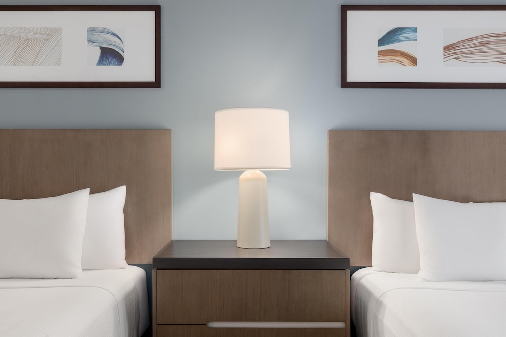 Hyatt House Cypress Anaheim 32/72