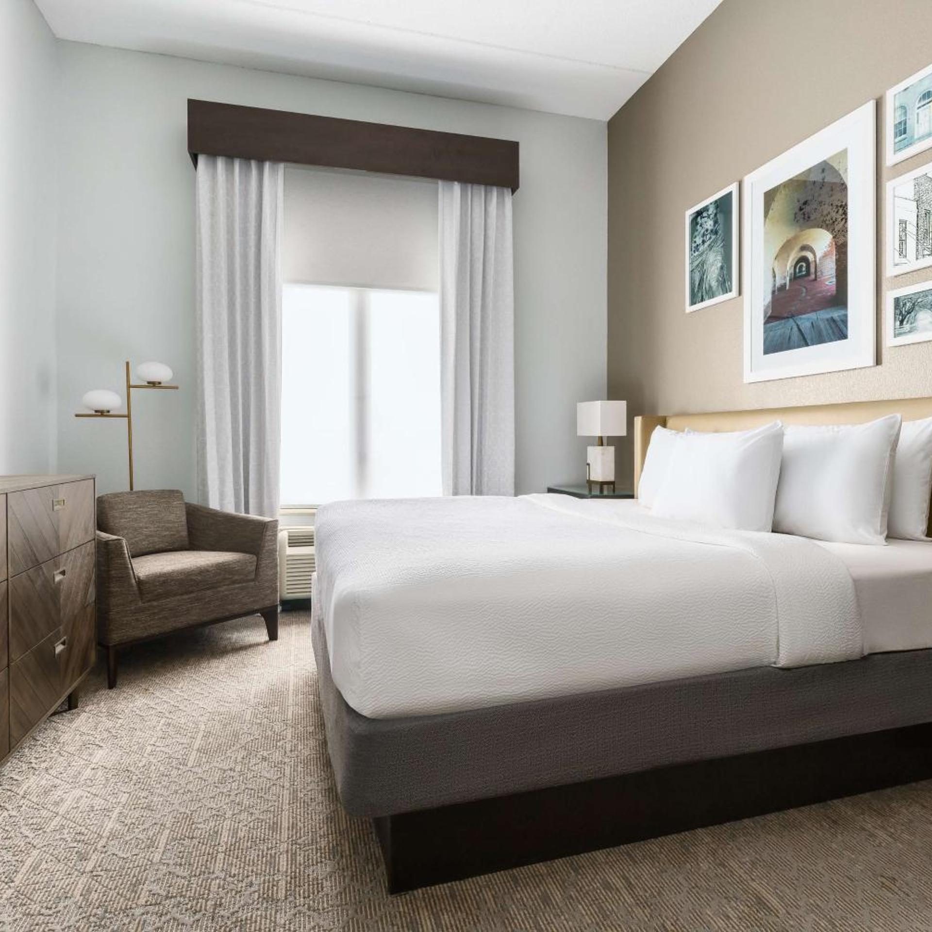 1 BEDROOM, SUITE, KING BED