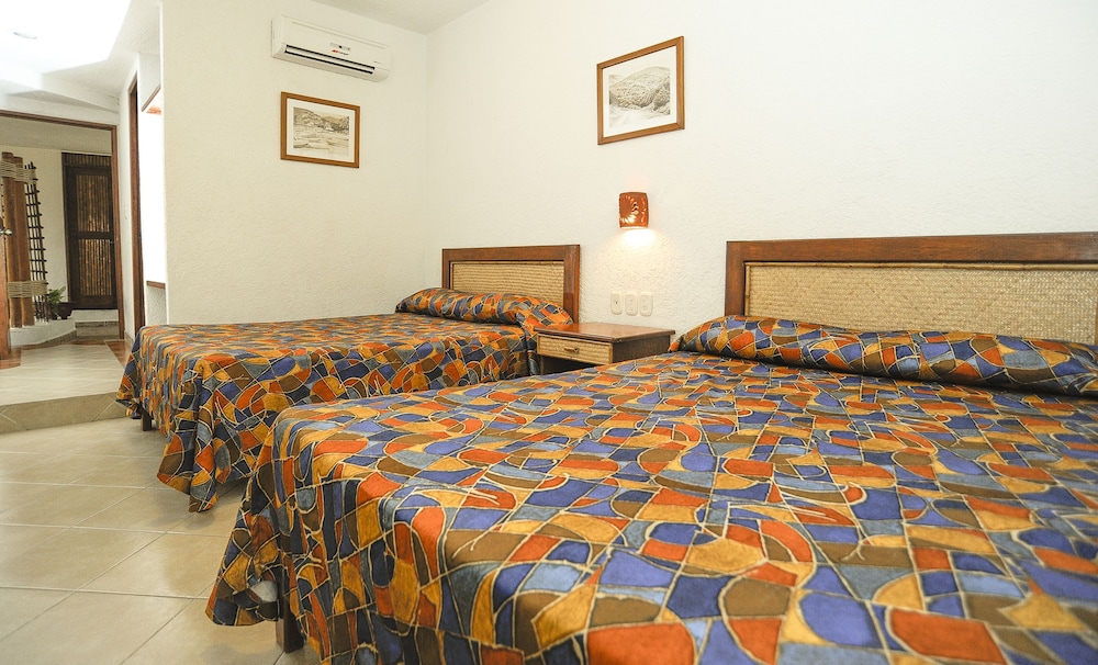 Suites Ixtapa Plaza 24/50