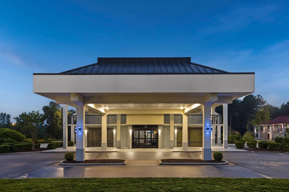 Baymont By Wyndham Fayetteville I-95 1/49