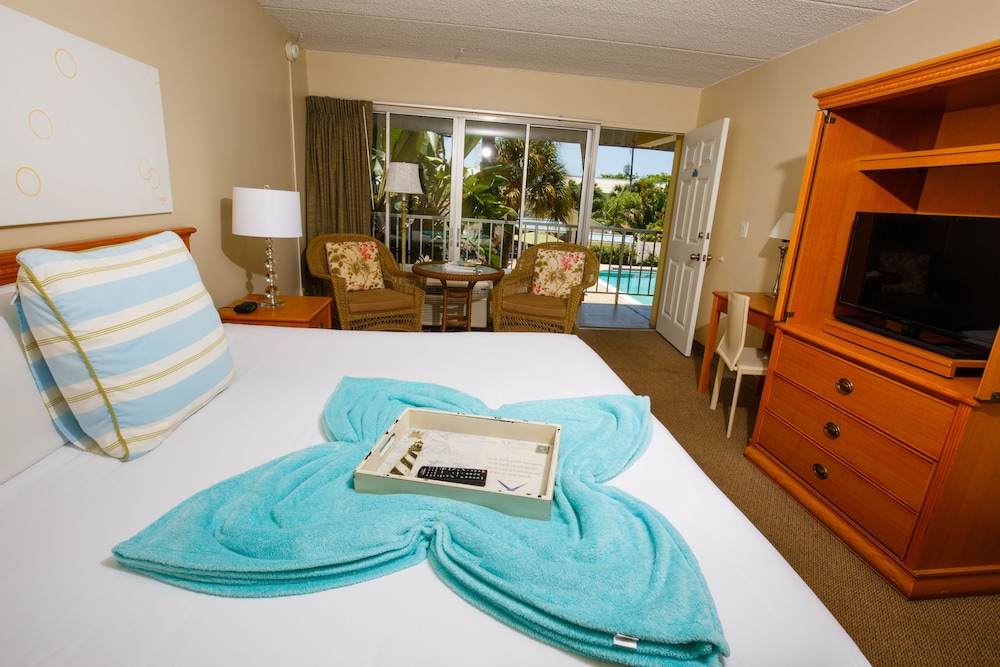 DELUXE, KING BED