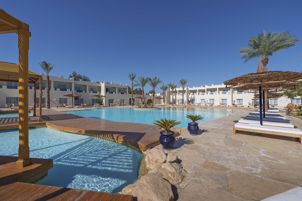 Reef Oasis Beach Resort 15/82